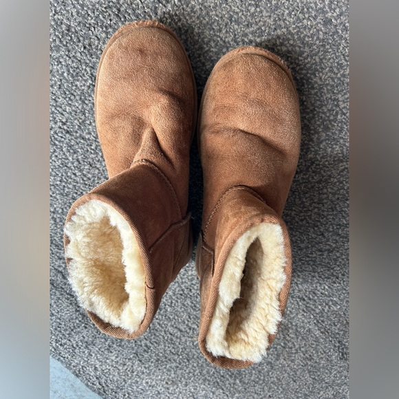 Ugg Classic Mini Boots - Picture 4 of 5